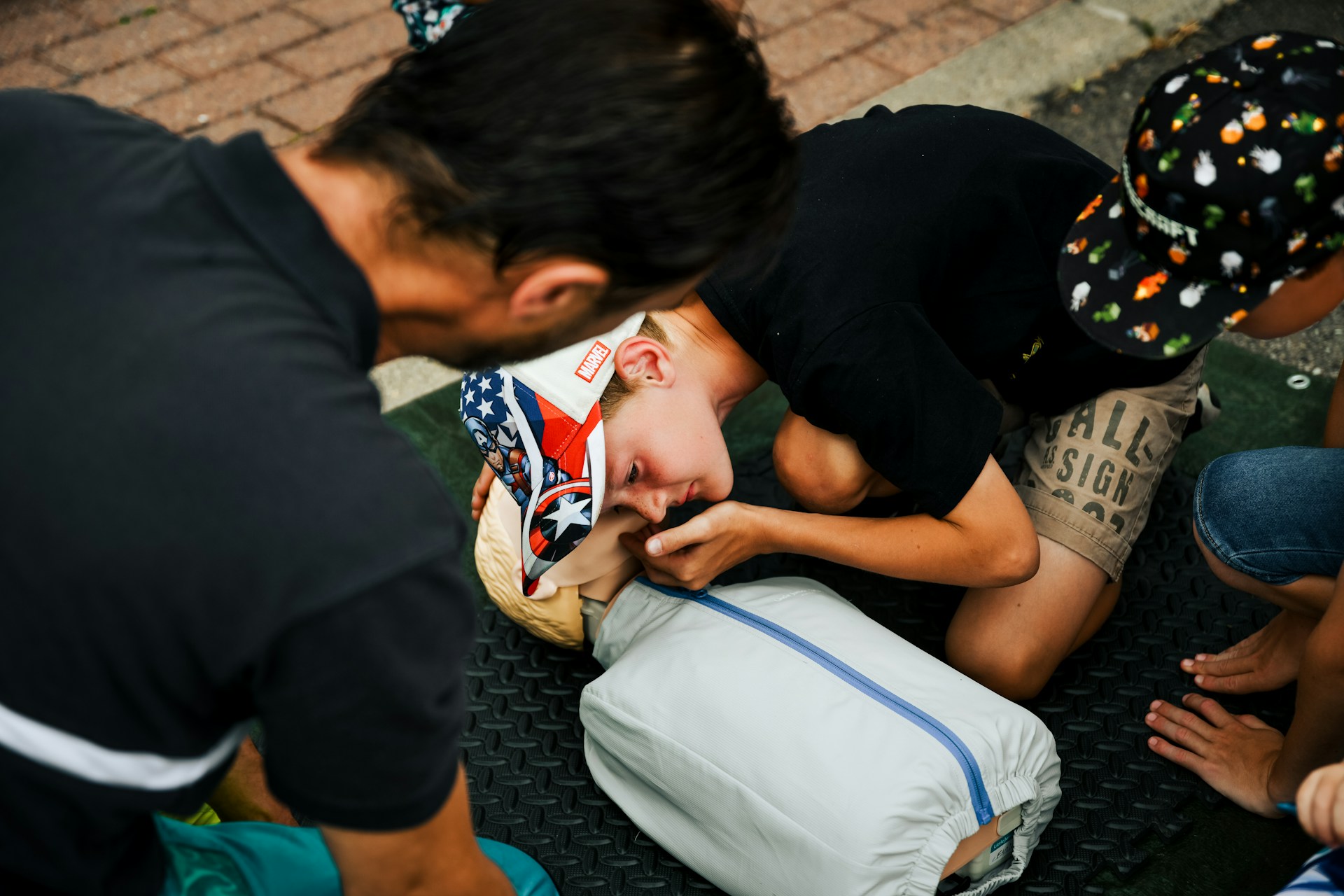 Pierwsza pomoc w zakładzie pracy – co powinien wiedzieć każdy pracownik?